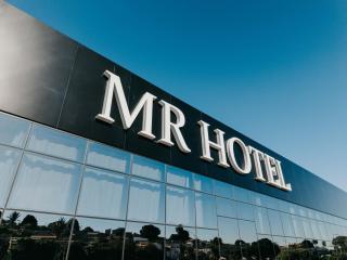 MR Hotel - 8