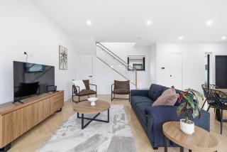 Domi Rentals - The Cheltenham Southland House - 0