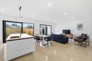 Domi Rentals - The Cheltenham Southland House - 8