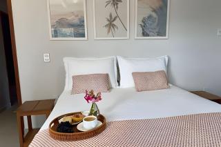 4 suites and pool: 10-minute walk from the beach. - 8