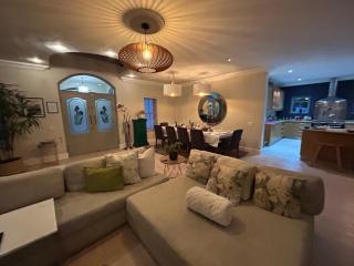 Luxury Five Bed Villa in the Heart of Franschhoek - 2