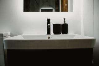 Stunning 2 Bed Glamping Cabin with private Hot Tub - Pod 1 - 8