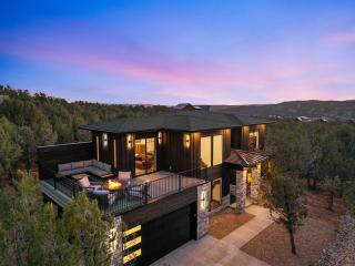 New East Zion Home, Sleeps 12, Hot Tub & Rooftop - 0