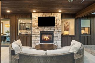 New East Zion Home, Sleeps 12, Hot Tub & Rooftop - 1