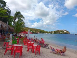 Holiday home for 9 people, beach within walking distance, Anse Mitan - 2