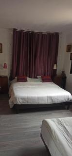 CHAMBRES D'HOTES maxi 3 pers-sanitaires communs avec une chambre - 5