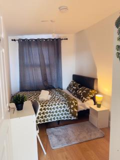 Cosy Double Bedroom in the heart of Seven Sisters - 7