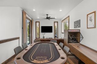 New East Zion Home, Sleeps 12, Hot Tub & Rooftop - 5