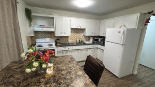 Cozy 2-Bedroom Apartment Near Downtown Calgary - 8