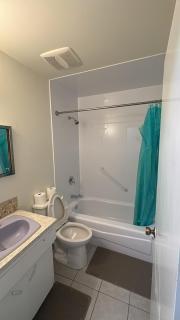 Cozy 2-Bedroom Apartment Near Downtown Calgary - 5