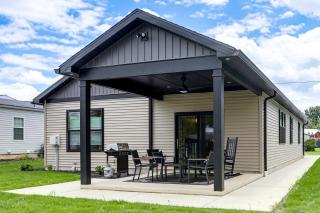 Brand-New Relaxing River Retreat: Lake Erie Access - 0