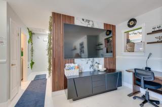 Group-Ready Oasis w/ Pool & Games in Port Richey - 4