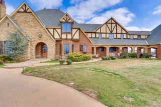 Sprawling Edmond Estate w/ Pool House & Game Loft - 9