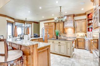 Sprawling Edmond Estate w/ Pool House & Game Loft - 5