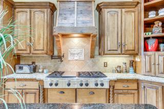 Sprawling Edmond Estate w/ Pool House & Game Loft - 3