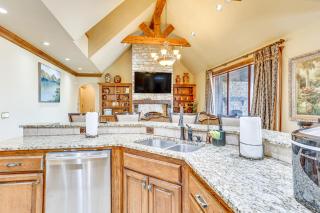 Sprawling Edmond Estate w/ Pool House & Game Loft - 4