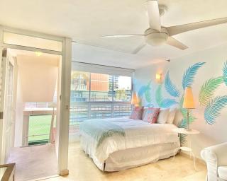 KASA El Sol by the Sea with Pool and Parking - 1