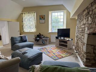 2-Bed Place with Large Courtyard in Stamford - 0