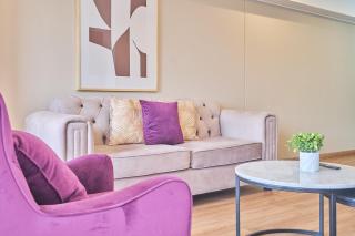 Modern 2BR Apartment with Pool, Gym & Coworking - 7