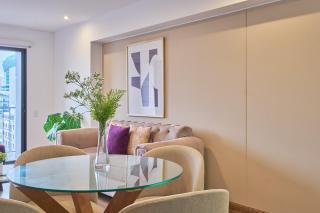 Modern 2BR Apartment with Pool, Gym & Coworking - 3
