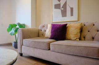Modern 2BR Apartment with Pool, Gym & Coworking - 2