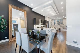 MAGNIFICENT NEW Home w/8 Beds & Free Parking - Chicago - 1