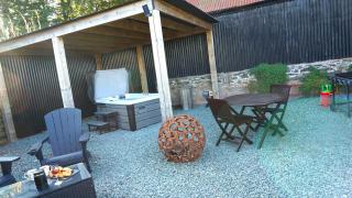 The Shire Luxury Converted Horse Lorry with private hot tub Cyfie Farm - 6