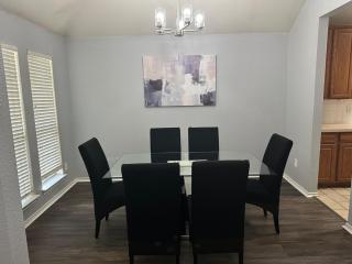 North Central Dallas Gem Sleeps 12 - 6