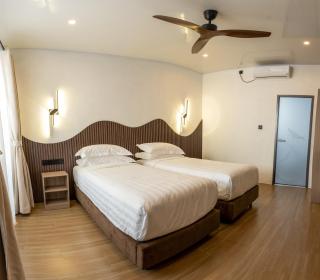 Lagoon Dhigurah - 8