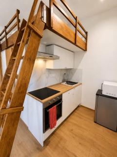 Cozy studio near city center and big parking lot - 8