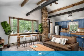Mountain cabin w hot tub & river kayak - 0