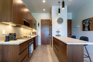 3107 - Meridian 306 - 1