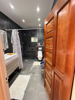 Cozy Family Retreat, Secure Gated Home - 8
