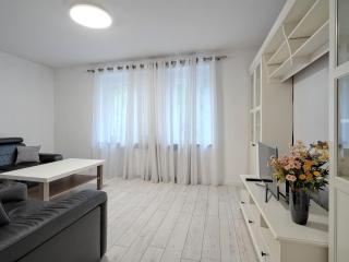 Gdańsk Wrzeszcz Apt - Parks Nearby & City Access - by Rentujemy - 2