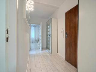 Gdańsk Wrzeszcz Apt - Parks Nearby & City Access - by Rentujemy - 1