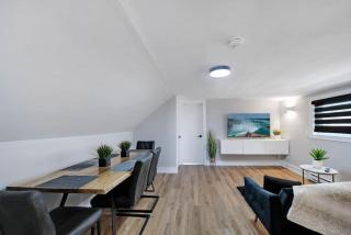 Modern 1 Bdrm with Laundry, BBQ, Deck - 0