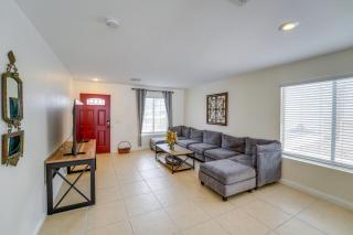 Large Backyard & Fire Pit! Las Vegas Family Home - 7