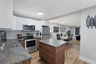 Welcome To Our Modern 2Bdrm,1Bth w, Laundry,BBQ - 7