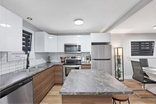 Welcome To Our Modern 2Bdrm,1Bth w, Laundry,BBQ - 6