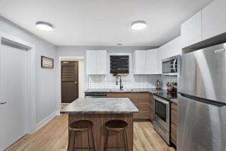 Welcome To Our Modern 2Bdrm,1Bth w, Laundry,BBQ - 4