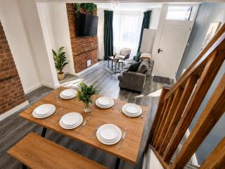 Poole Coastal House Sleeps 8 Near Sandbanks - 2