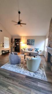 Luxury 2Bdrm Cedar Park Sleeps 6 - 7