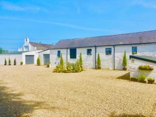 3 Bed Barn - Sleeps 4 - Parking - Golf - Alpacas - 6