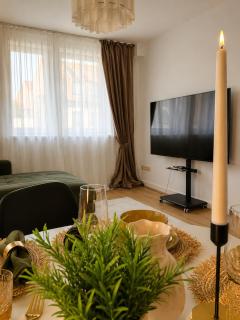 Zentrum Apartments Prime Location - Near Metro 24h Self Check-in, 65 Smart TV - 3