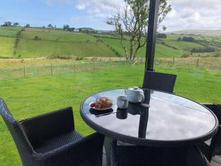 Luxury Glamping Cabin sleeping 4 People with Private Hot Tub and BBQ with views across the North Coast Ballycastle Pod 2 - 4