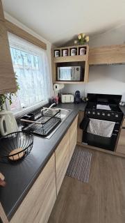 Big Boss Caravan-Camber Sands,Sleep 8, Free Wi-Fi, Netflix, Parking - 1