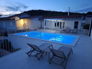 Villa Velim - Stunning view & Heated private pool - 9