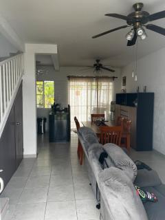 Family home with a pool in a quiet area - 0