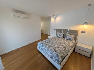 Modern Luxury Flat with Two Ensuite Bedrooms Pool - 7