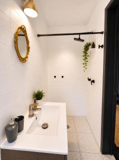 Art gallery suite & coffee - 5